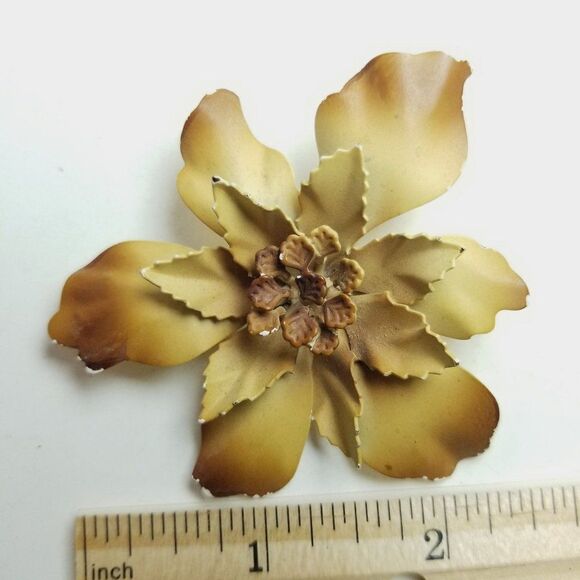 Vintage Big Earth Tone Enamel Flower Brooch, Fall Colors, Tan Brown Cream - Picture 4 of 6